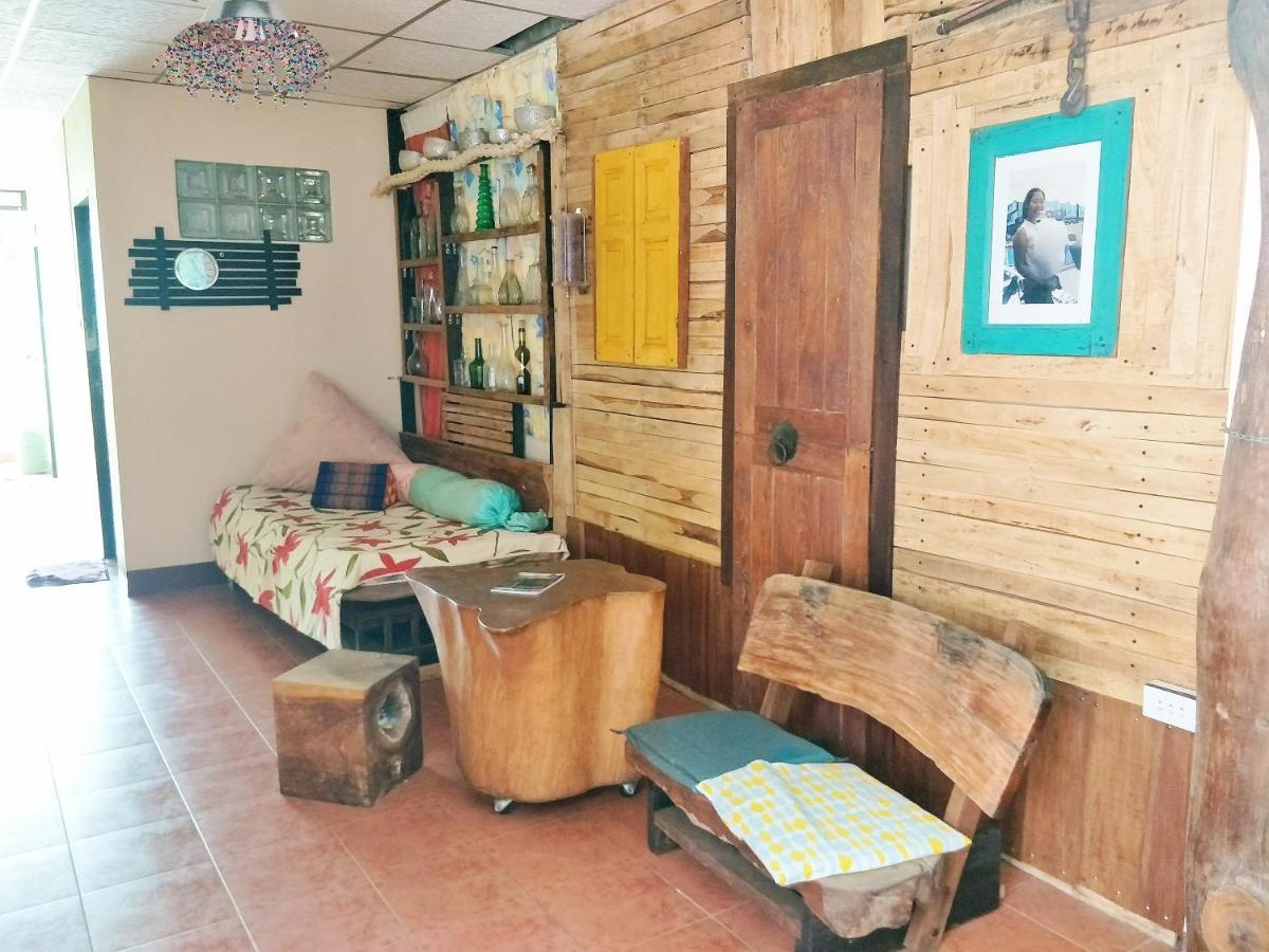 Baan Jaidee Guesthouse Trat Exteriör bild